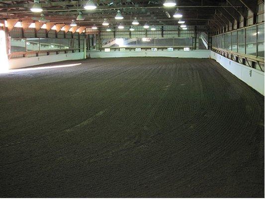 Large indoor arena with great lighting and mirrors!