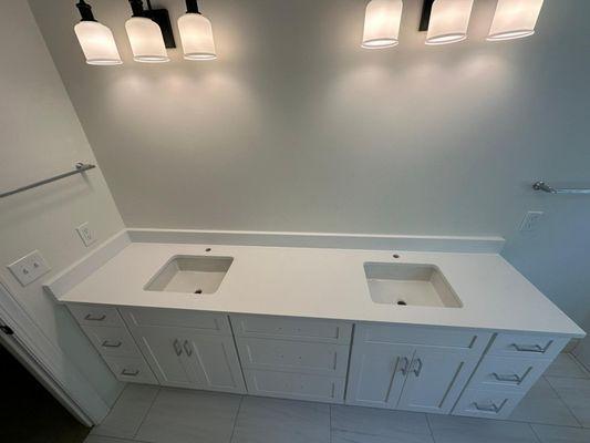 Bathroom vanity - Pure White Quartz