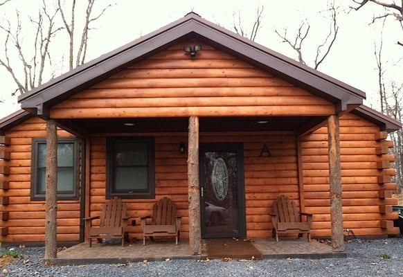 Cabin A - 2 bdrm, 1 bath, sleeps 6, air conditioning, radiant floor heat, flat screen TV with satellite service, and wi-fi.