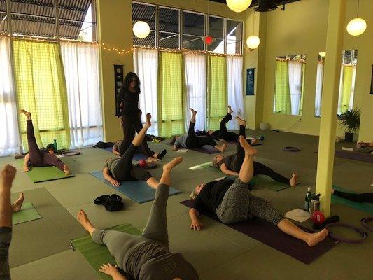 Learning to strenghten the core in Pilates Workshop.