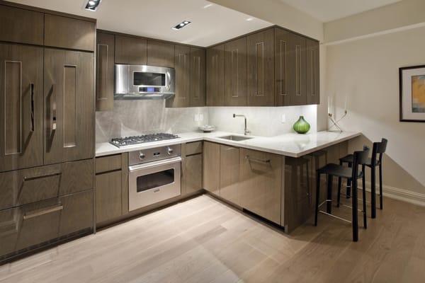 "Wet Look" Custom Oak Kitchen