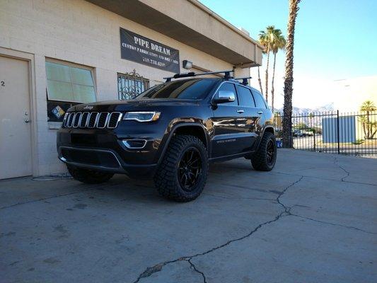 2.5 inch lift kit installed and 33 inch tires with fuel rims