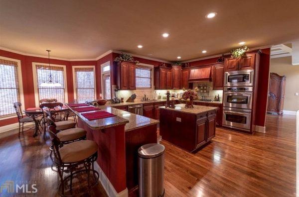 Tons of space to entertain around the kitchen while sipping a glass of wine.