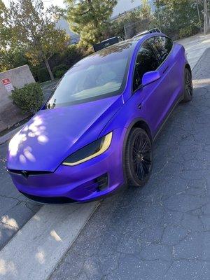 Tesla Model X wrapper in Koochoi Matte Purple Chrome