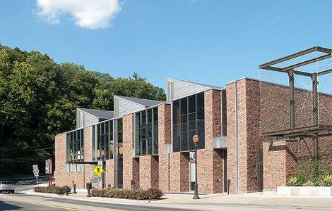 Exterior of Grossman Gallery in the Williams Visual Arts Building.