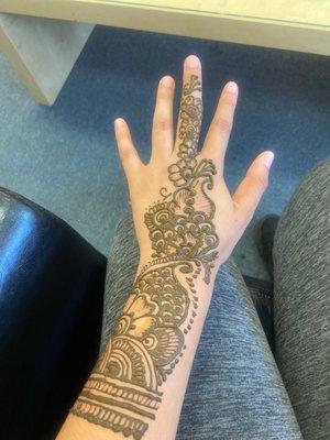 Amazing service! Love the henna!