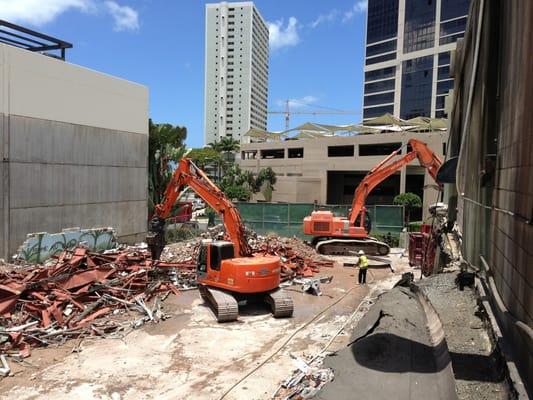 The old Honolulu Advertiser Warehouse building- 6/6/2013