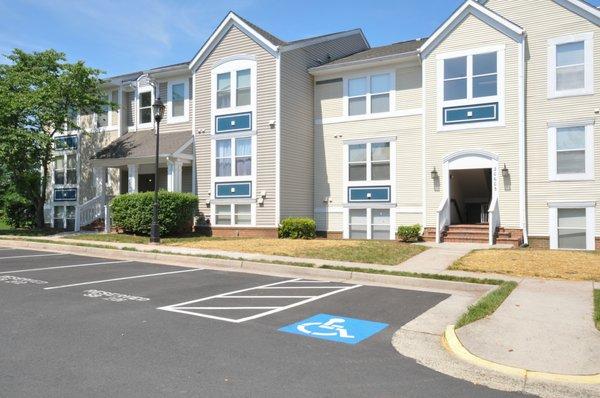 SOLD- 2 Bedroom, 1 Bath condo at Lakeshore in Ashburn Village