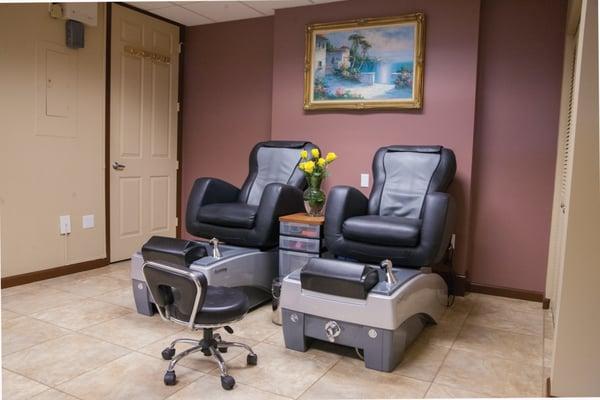 Upmarket Pedicure stations included in an investment opportunity in Davie, FL near all the schools and on main Griffin Road