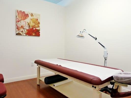 Amplus Acupuncture & Herbs