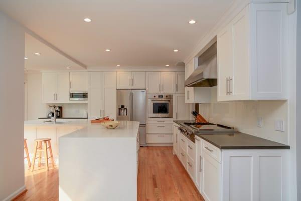 white frameless kitchen