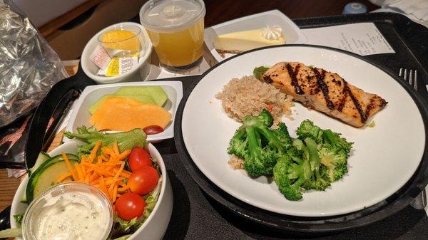 Grilled salmon, spring salad, fruit mix, pineapple juice, cheesecake