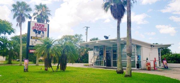 Farm Store in North Lauderdale, definitely closed.