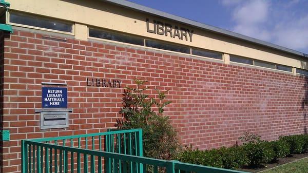 LA County Library - Cudahy Library