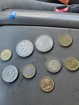 Esas son las monedas que quiero vender tengo mas de diferentes lugares pero por el momento solo esas