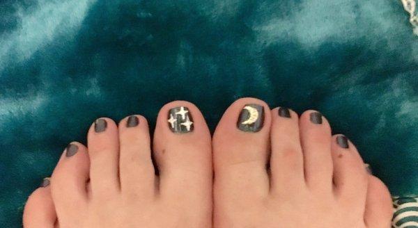 Cute moon & stars pedi for Halloween.