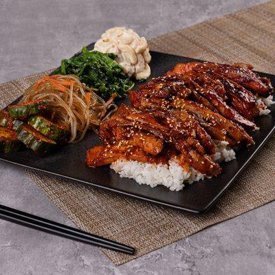 Spicy marinated chicken thigh with your choice of banchan (side dishes)