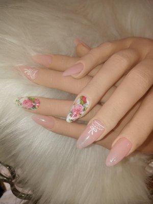 Vintage floral nail design completes this look.