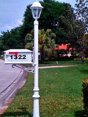 Beautiful Mailbox Lamp Post / Mailbox Combo