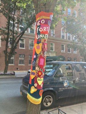 Crochet in front of the school 08/12/23