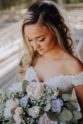 Medium glow for a beautiful bride