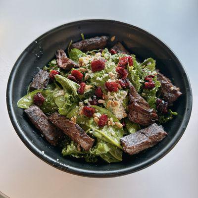 Miami salad with steak