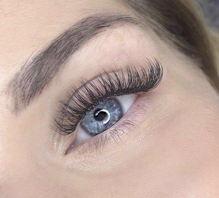 Volume lashes extensions