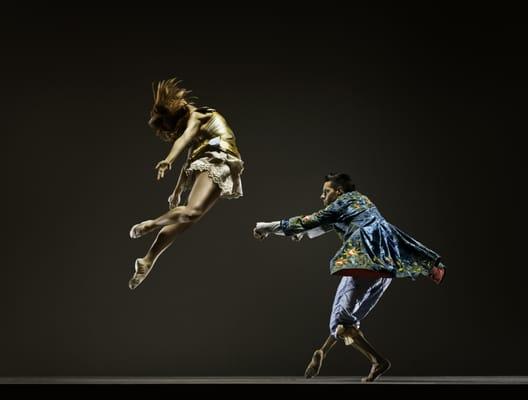 Robert Moses' Kin dancers Caitlin Kolb & Dexandro Montalvo, photography by RJ Muna