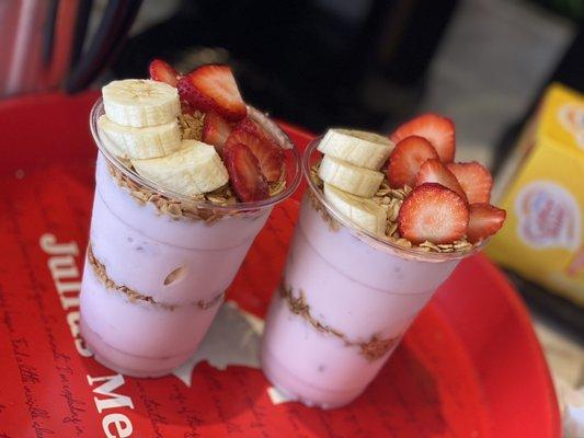 Strawberry yogurt parfait