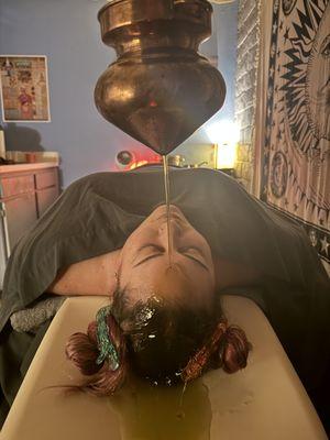 Relaxing and nourishing Shirodhara treatment!