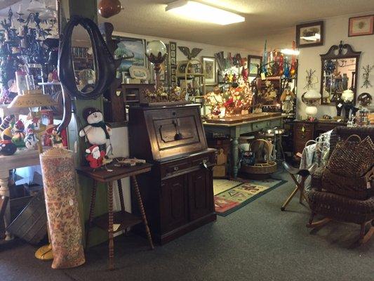 One room after the other, full of reasonably priced old stuff!