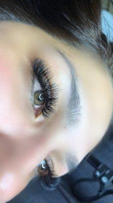 Light volume eyelash extensions