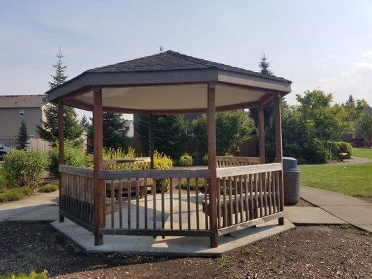 Cleaning and repaint of Gazebo and Bench's