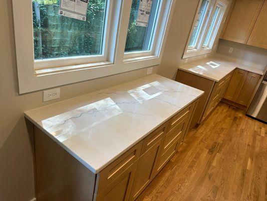 Kitchen perimeter with 3cm  Quartz