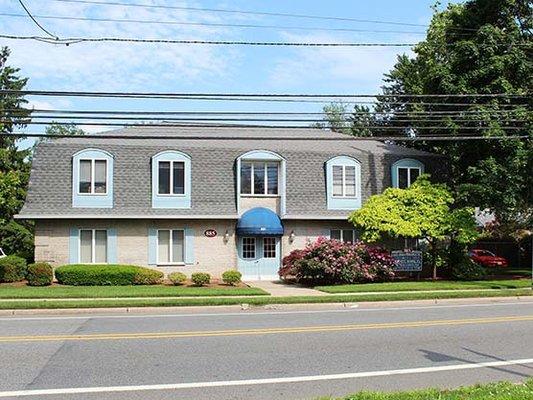 Front view of Glen Rock Chiropractic Center office building.