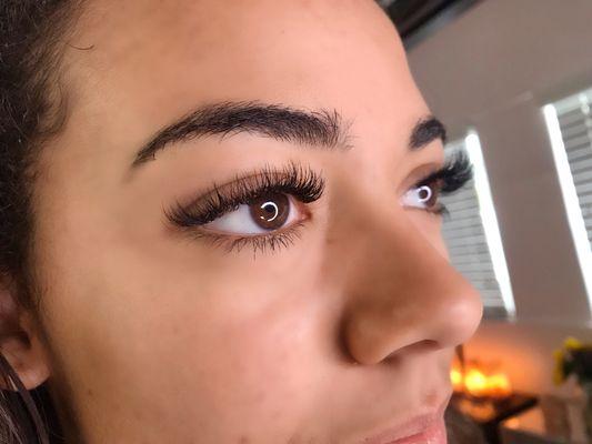 Eyelash extensions - hybrid set.