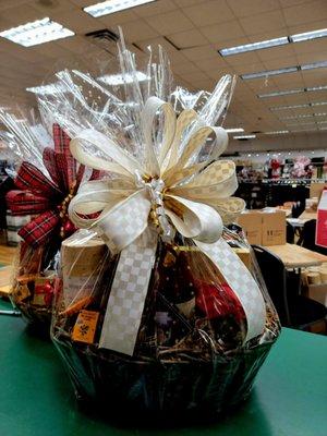 Beautiful holiday baskets!