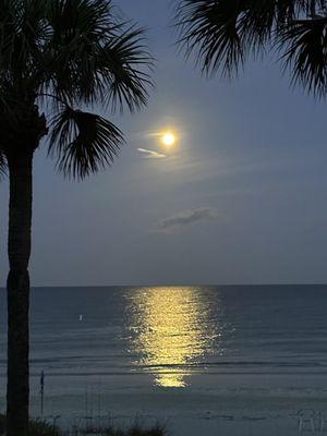 Moon setting on the Gulf of Mexico at 6am March 2023