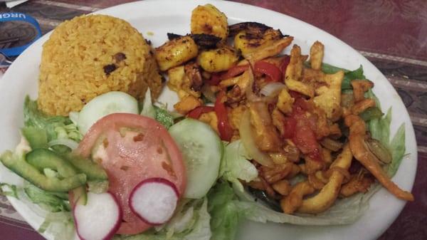 Chicken fajita with grilled shrimp