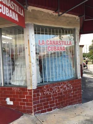 Outside looks ghetto @ La Canastilla Cubana, West Flagler