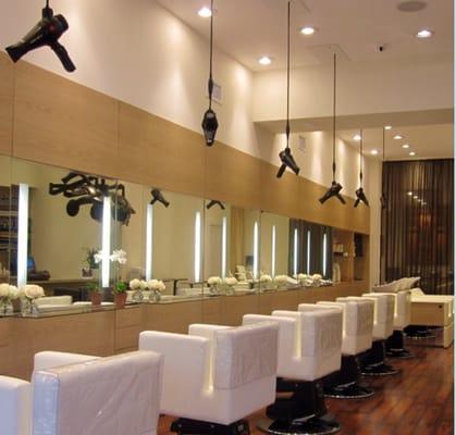 27 Hampton Salon