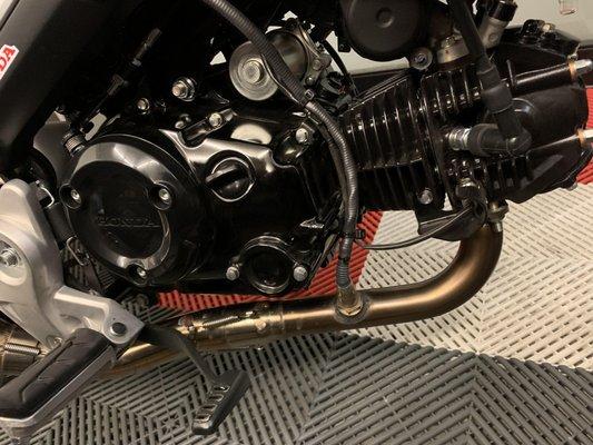 Wideband O2 sensor install on 2022 Honda Grom SP - Vance and Hines Hooligan Exhaust