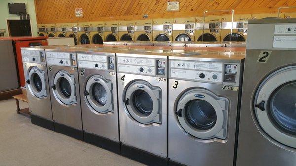 Clean laundromat with friendly and helpful attendant.