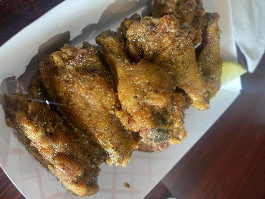 Here's a tip YOU DO NOT NEED ANY DRESSING OR DIP FOR THESE WINGS! The lime juice you sprinkle on top gets all the praise.