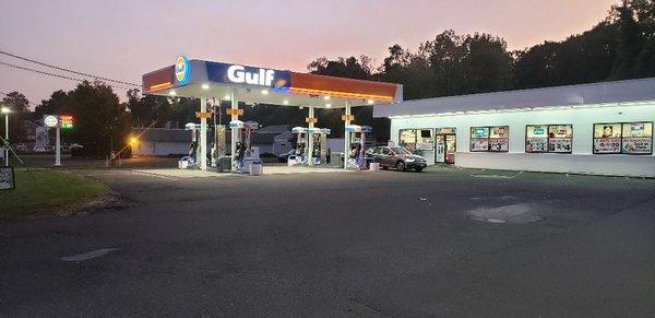 Zippy's Gulf

Gas & Convenience Store.
ATM, Bitcoin ATM, propane, ice, snacks, drinks, novelties, cigars, cigs, and the best coffee.