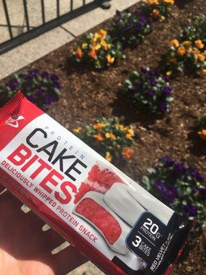 They have protein cake bites!