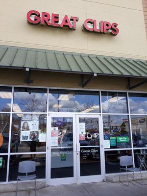 Store front with chairs in the front for guest to wait