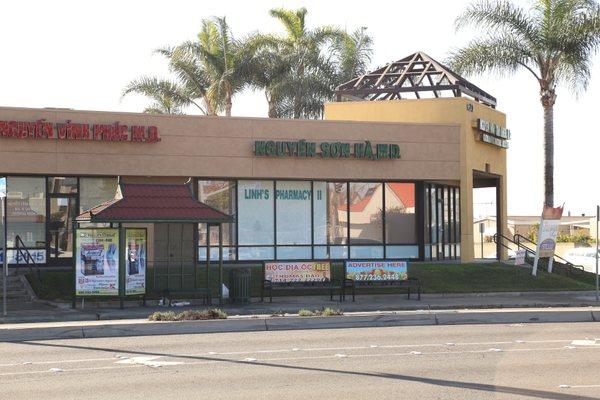 Store view on Bolsa Ave