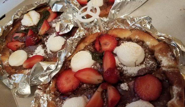 Nutella pizza w/ strawberry & marshmallow