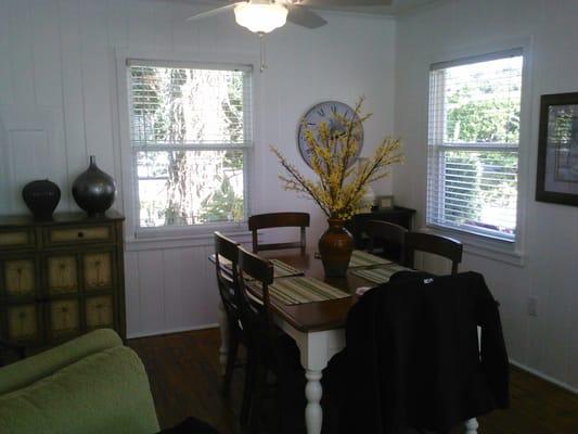 Dining room in Iris cottage